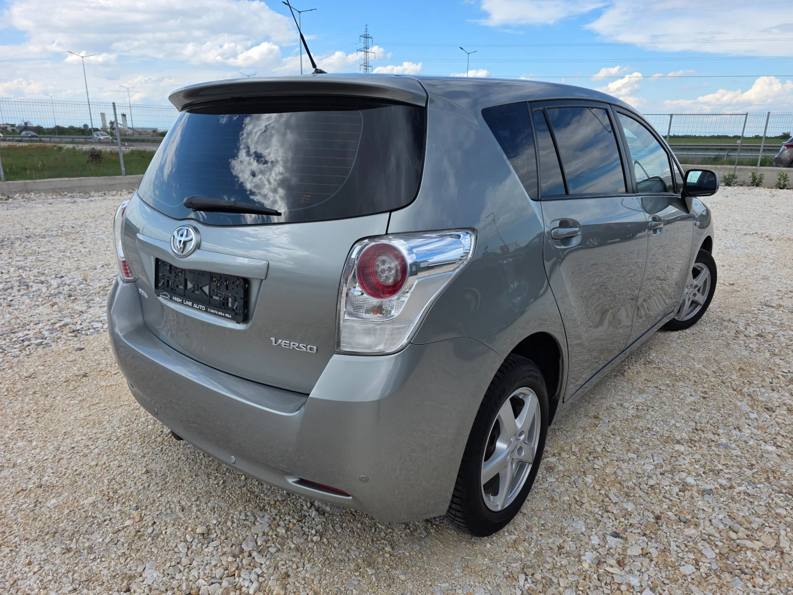 Toyota Verso 1.8 VVTI 7-места Панорама Навигация, снимка 3 - Автомобили и джипове - 54646859