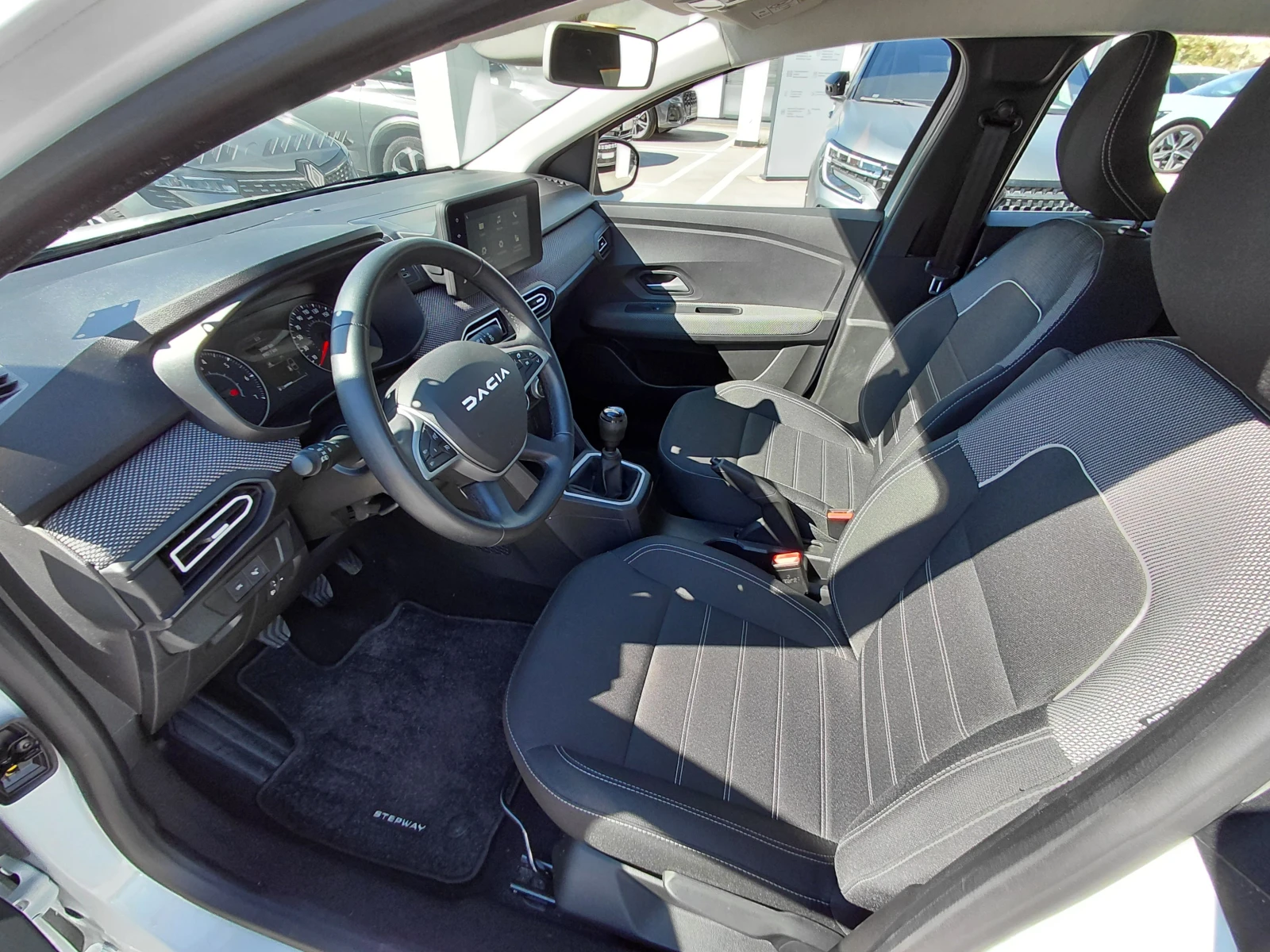 Dacia Sandero Expression / 100к.с/Газ/Бензин, снимка 11 - Автомобили и джипове - 56125703