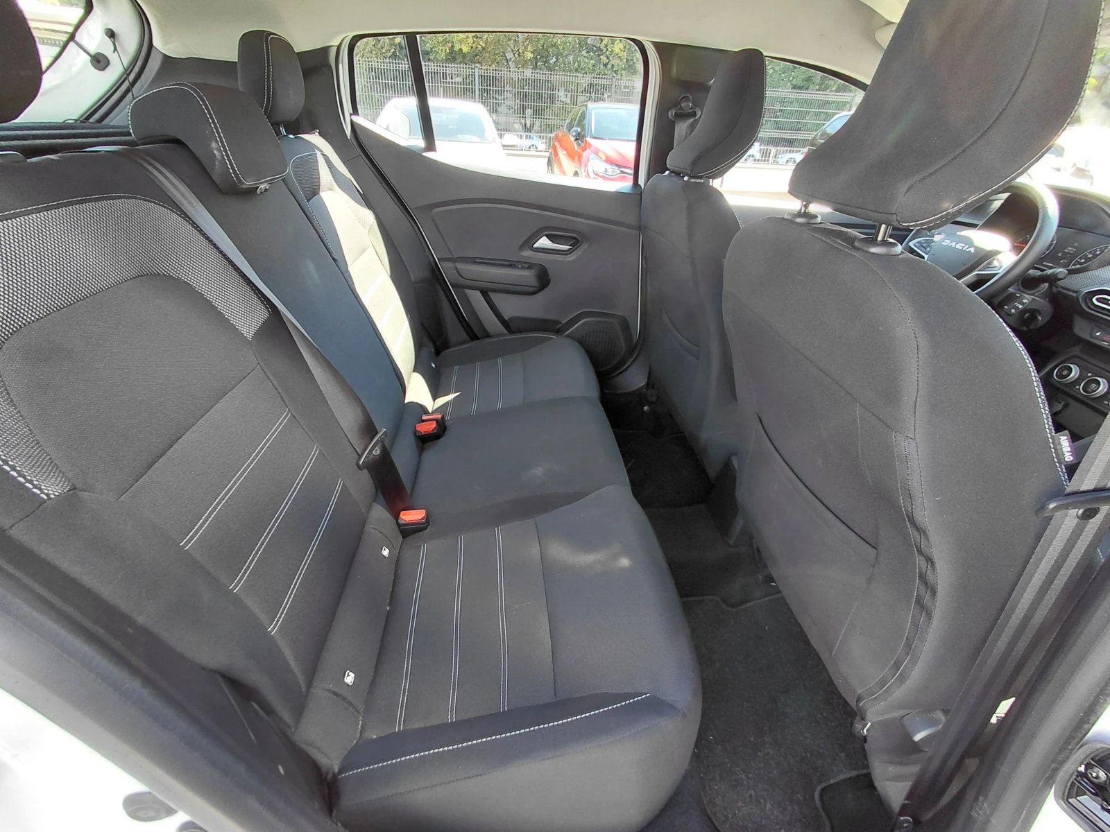 Dacia Sandero Expression / 100к.с/Газ/Бензин, снимка 15 - Автомобили и джипове - 56125703