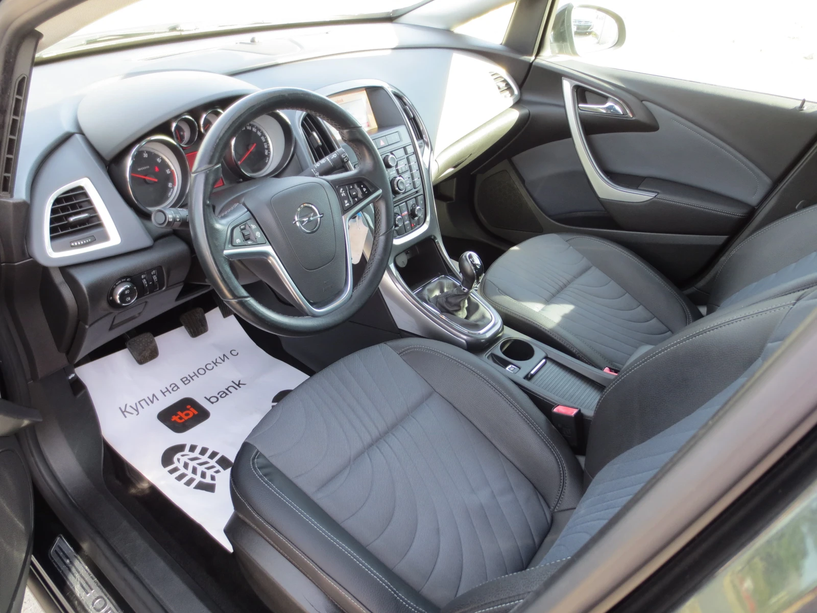 Opel Astra 1.7 CDTI , снимка 9 - Автомобили и джипове - 56431320