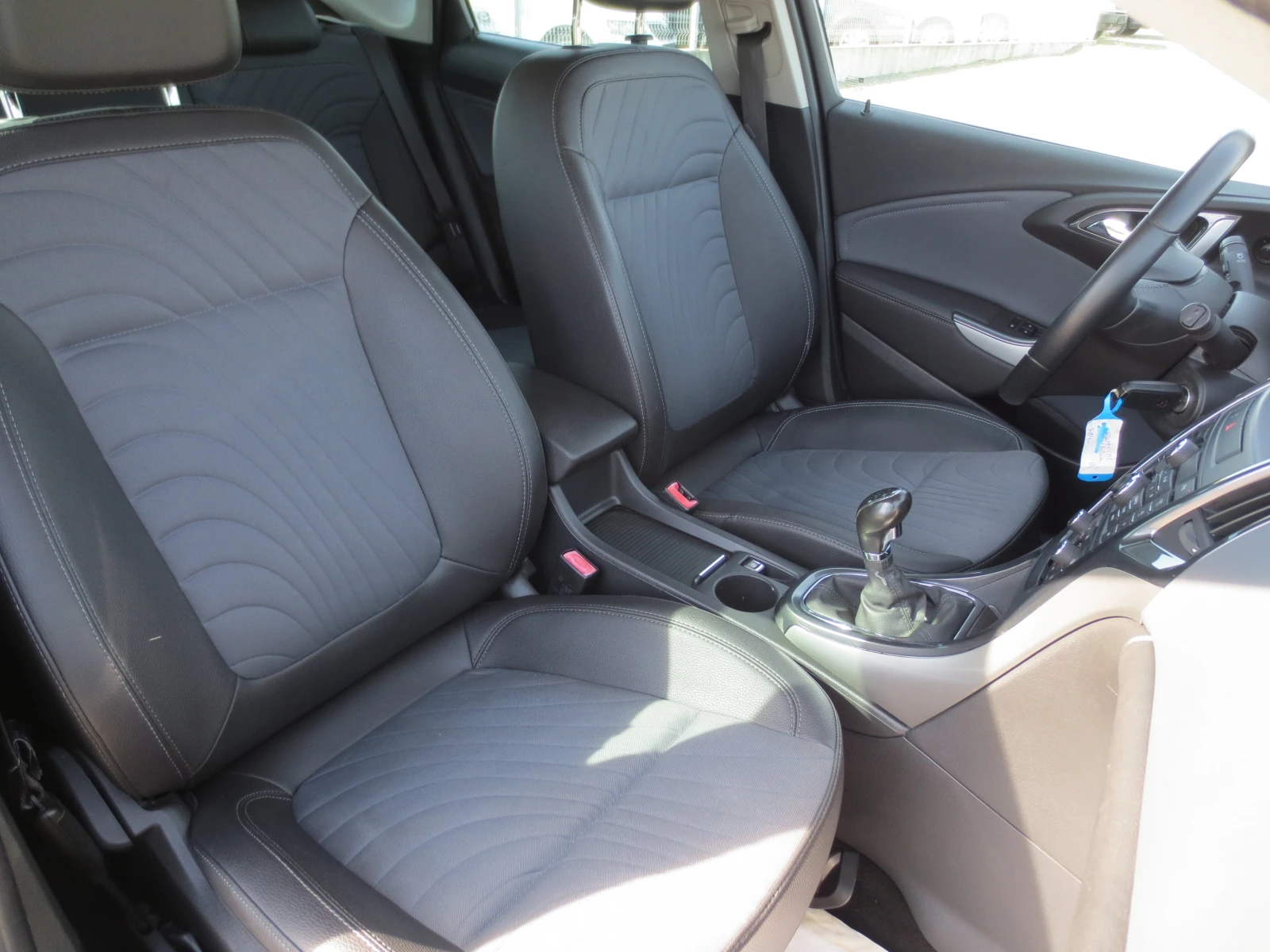 Opel Astra 1.7 CDTI , снимка 15 - Автомобили и джипове - 56431320