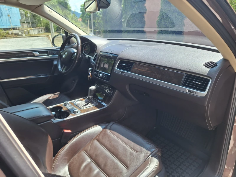 VW Touareg V6 3.0, снимка 12 - Автомобили и джипове - 51447540