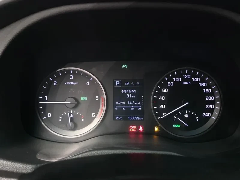 Hyundai Tucson 1.7 2WD MODERN, снимка 8 - Автомобили и джипове - 55796702