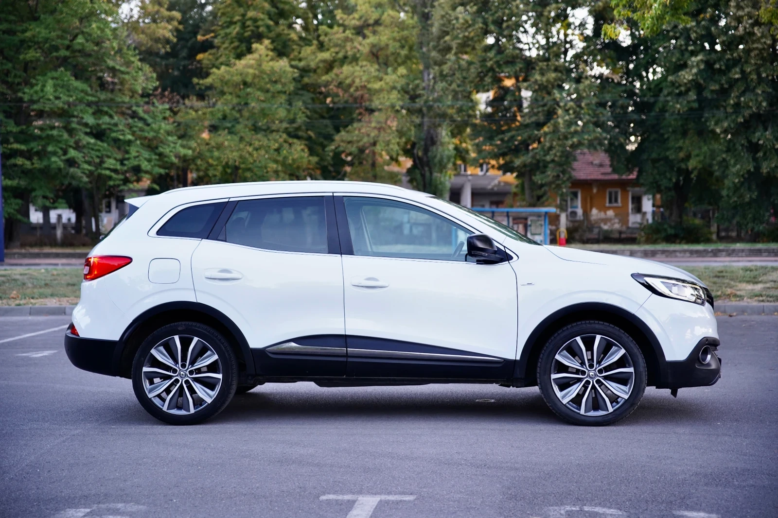 Renault Kadjar 1.5dci* BOSE* Pure LED* 6ск* Кожа* Навигация - изображение 4