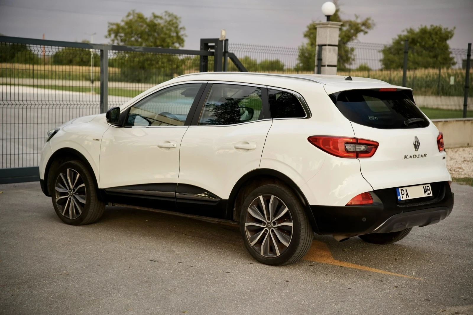 Renault Kadjar 1.5dci* BOSE* Pure LED* 6ск* Кожа* Навигация - изображение 4