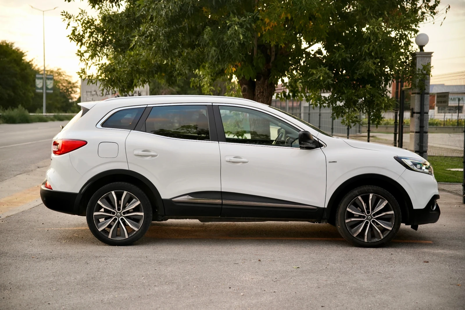 Renault Kadjar 1.5dci* BOSE* Pure LED* 6ск* Кожа* Навигация - изображение 8
