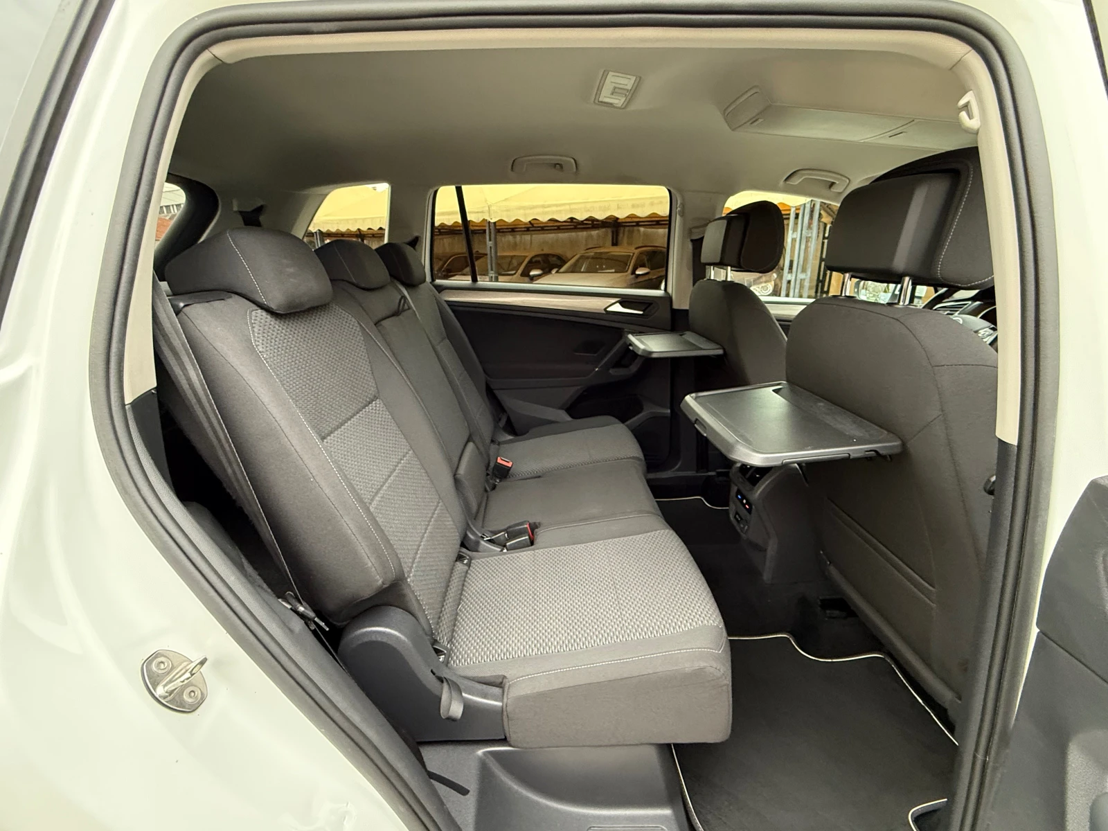 VW Tiguan Allspace 7-MECTA 2.0TDI FUL EXTRI !! ТОП СЪСТОЯНИЕ!! 2019г., снимка 14 - Автомобили и джипове - 53903812