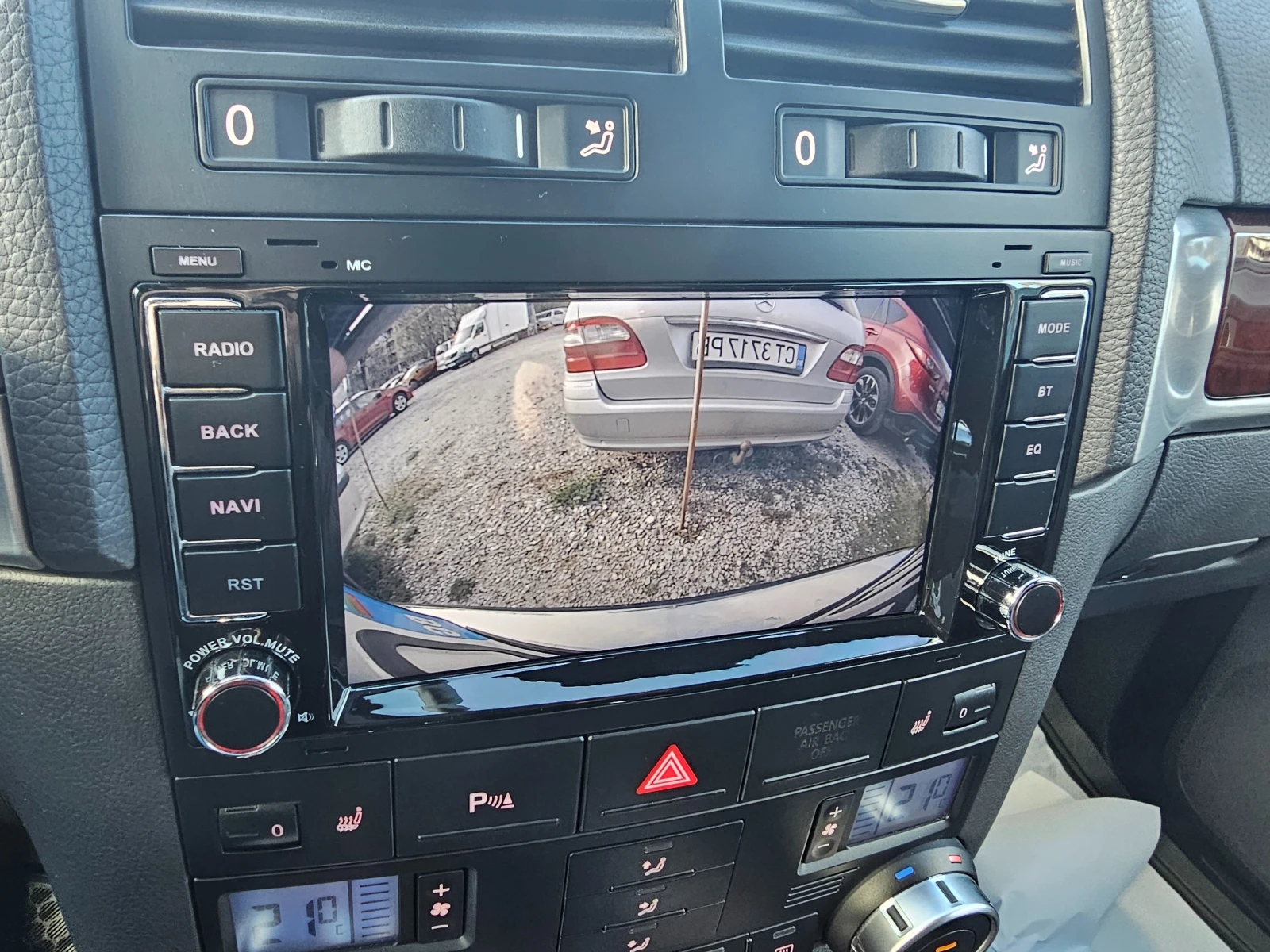 VW Touareg 3.0 TDI, снимка 15 - Автомобили и джипове - 54129815