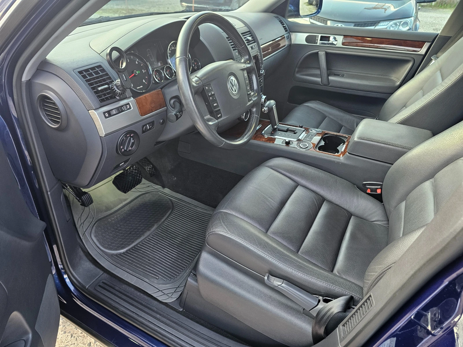 VW Touareg 3.0 TDI, снимка 8 - Автомобили и джипове - 54129815