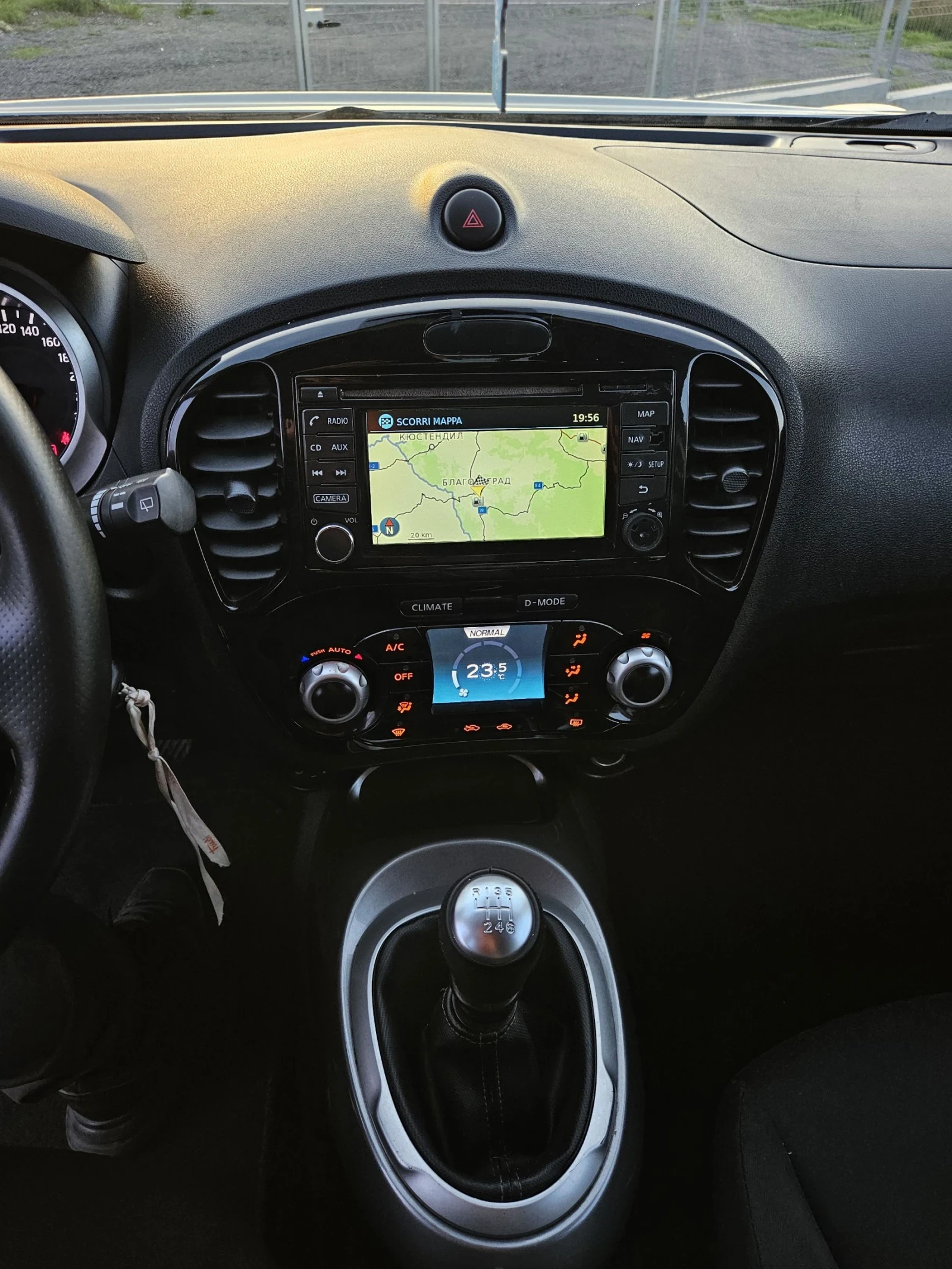Nissan Juke 1.5 dci euro6 Navi, снимка 12 - Автомобили и джипове - 54220554