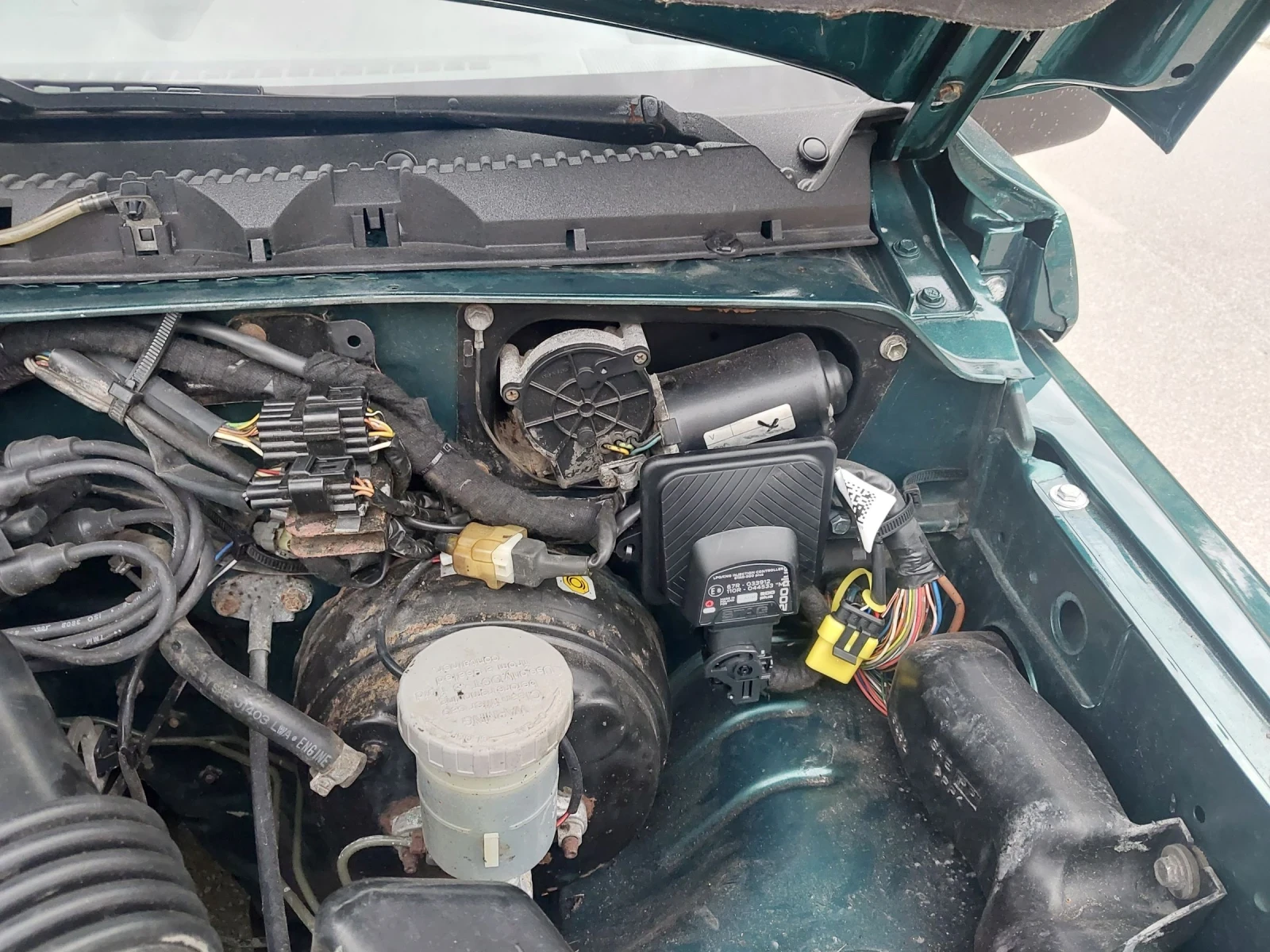 Suzuki Vitara 1.6 16 inikat, снимка 8 - Автомобили и джипове - 55216420