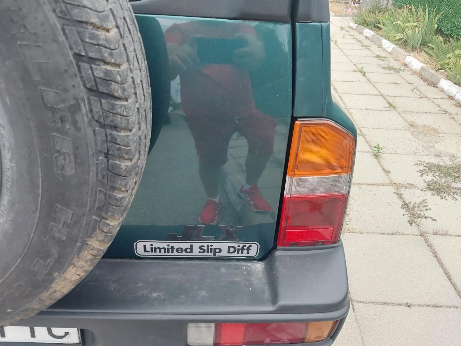 Suzuki Vitara 1.6 16 inikat, снимка 11 - Автомобили и джипове - 55216420