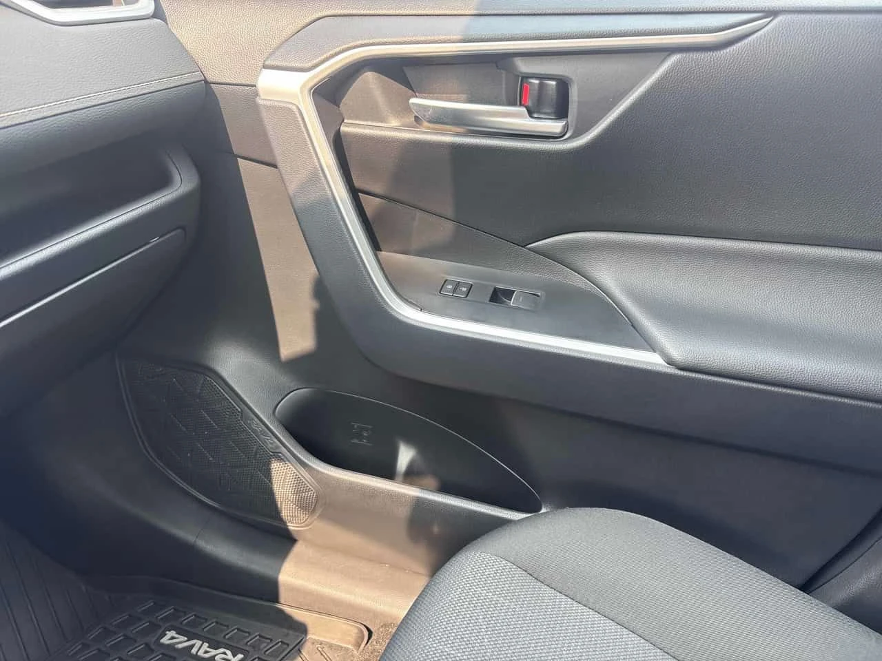 Toyota Rav4 * Hybrid XLE * CARFAX * ОПЦИЯ ЗА ФИНАНСИРАНЕ , снимка 14 - Автомобили и джипове - 55468345
