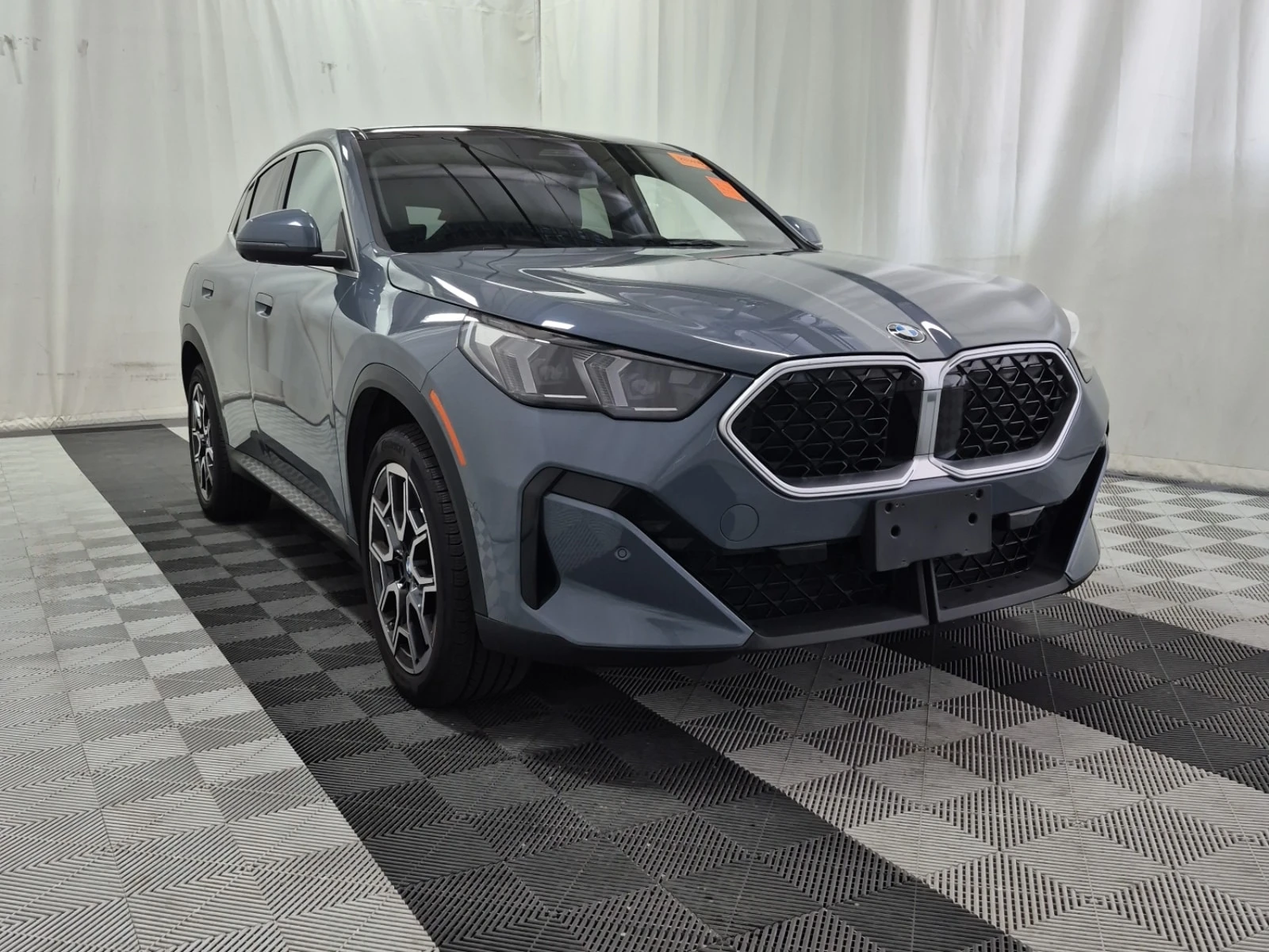 BMW X2 XDRIVE28I| BOWERS| HUD| PANO| 2 КЛЮЧА| , снимка 2 - Автомобили и джипове - 55876927