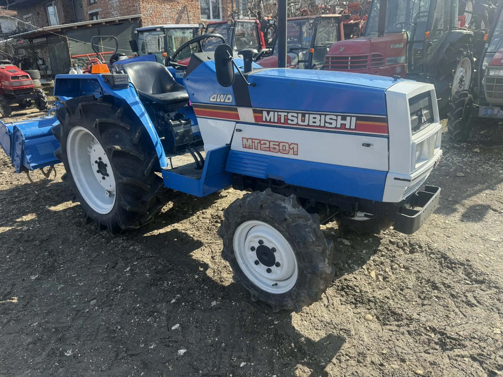 Трактор Mitsubishi MT2501, снимка 2 - Селскостопанска техника - 53937395