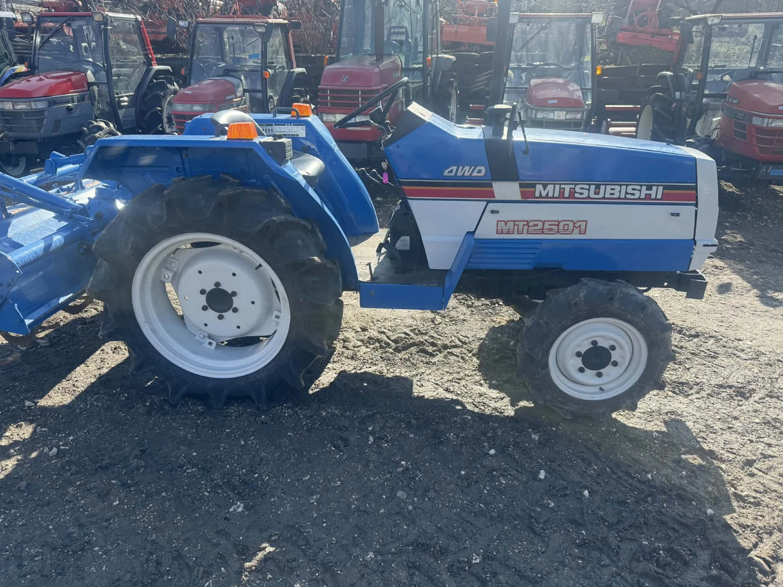 Трактор Mitsubishi MT2501, снимка 4 - Селскостопанска техника - 53937395