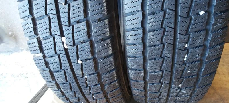 Гуми Зимни 215/75R16, снимка 1 - Гуми и джанти - 31947944