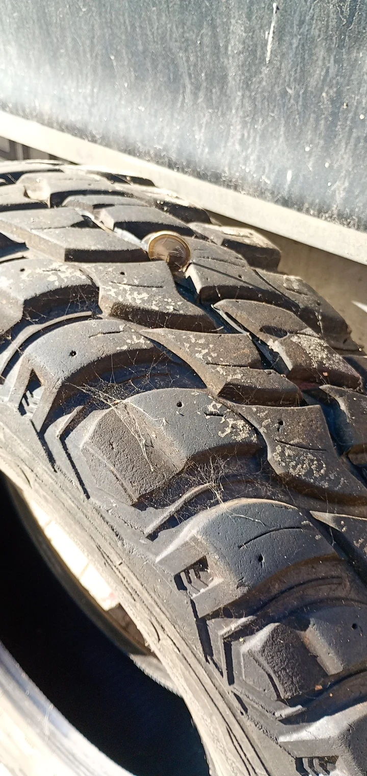 Гуми Зимни 245/75R16, снимка 4 - Гуми и джанти - 52743676