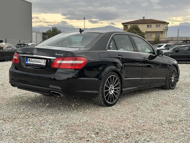 Mercedes-Benz E 500 4 MATIC, снимка 4 - Автомобили и джипове - 52462801