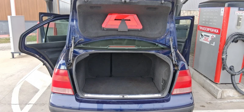 VW Bora, снимка 2 - Автомобили и джипове - 52649130