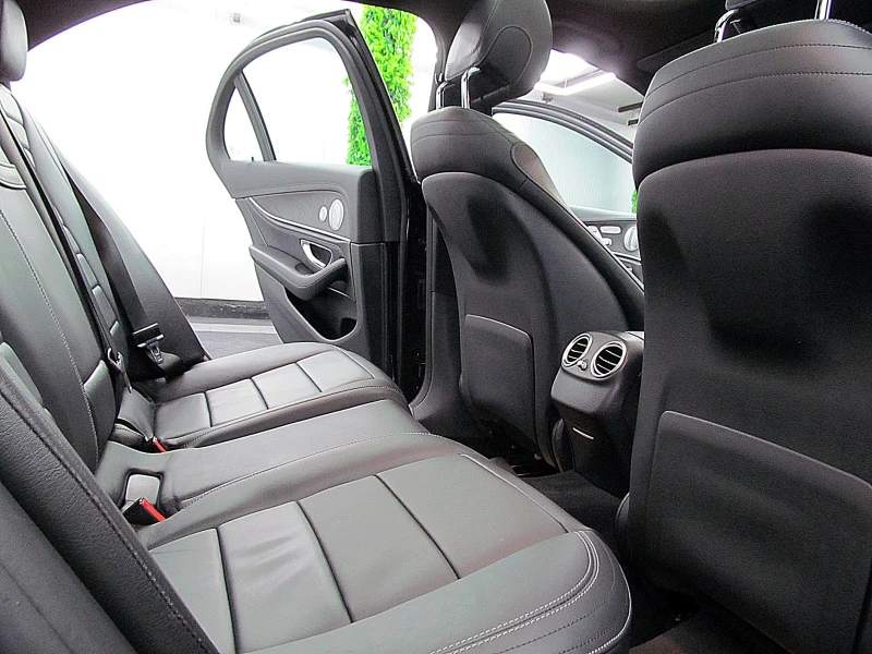 Mercedes-Benz E 220 PANORAMA/AMG/DIGITAL/360-k/KeylessGo/СОБСТВЕН ЛИ-Г, снимка 10 - Автомобили и джипове - 53022889