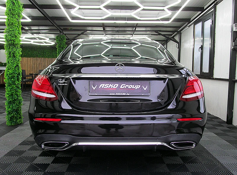 Mercedes-Benz E 220 PANORAMA/AMG/DIGITAL/360-k/KeylessGo/СОБСТВЕН ЛИ-Г, снимка 5 - Автомобили и джипове - 53022889