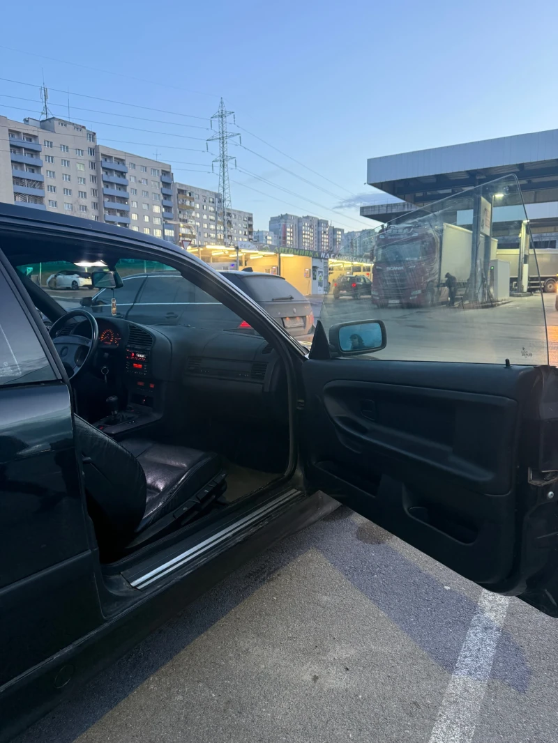 BMW 318 Is, снимка 9 - Автомобили и джипове - 53448108