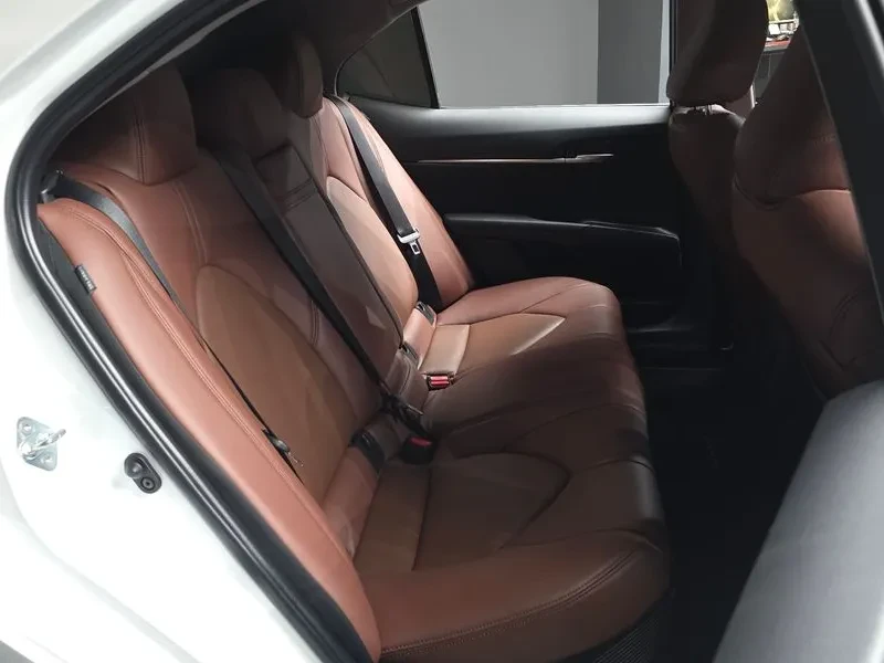 Toyota Camry  2.5 Le Hybrid, снимка 12 - Автомобили и джипове - 56738104