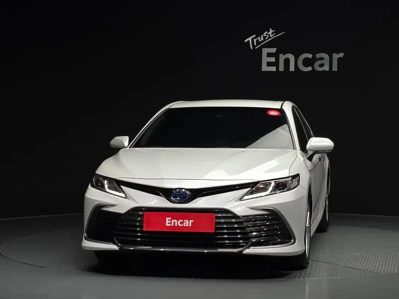 Toyota Camry  2.5 Le Hybrid, снимка 3 - Автомобили и джипове - 56738104