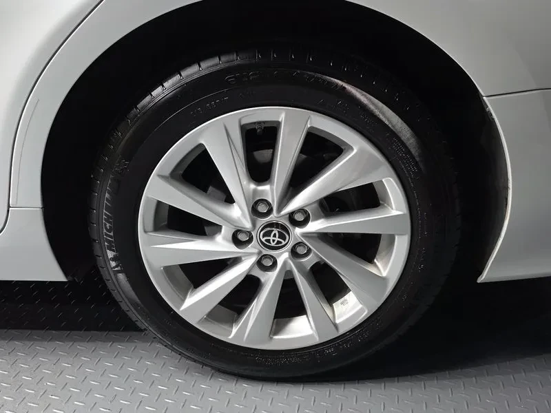 Toyota Camry  2.5 Le Hybrid, снимка 5 - Автомобили и джипове - 56738104
