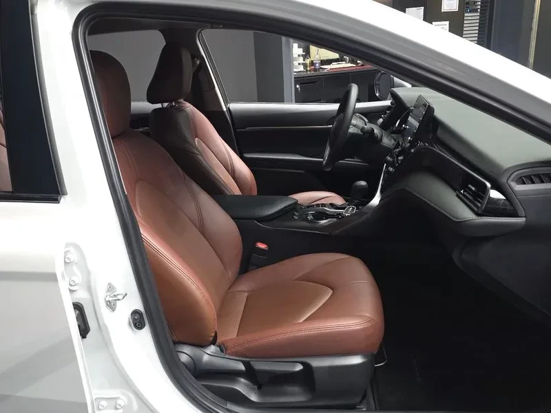 Toyota Camry  2.5 Le Hybrid, снимка 11 - Автомобили и джипове - 56738104