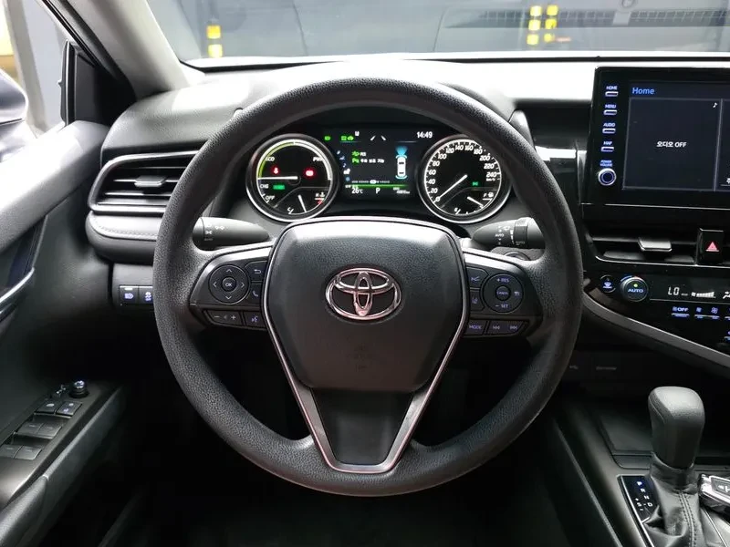 Toyota Camry  2.5 Le Hybrid, снимка 13 - Автомобили и джипове - 56738104