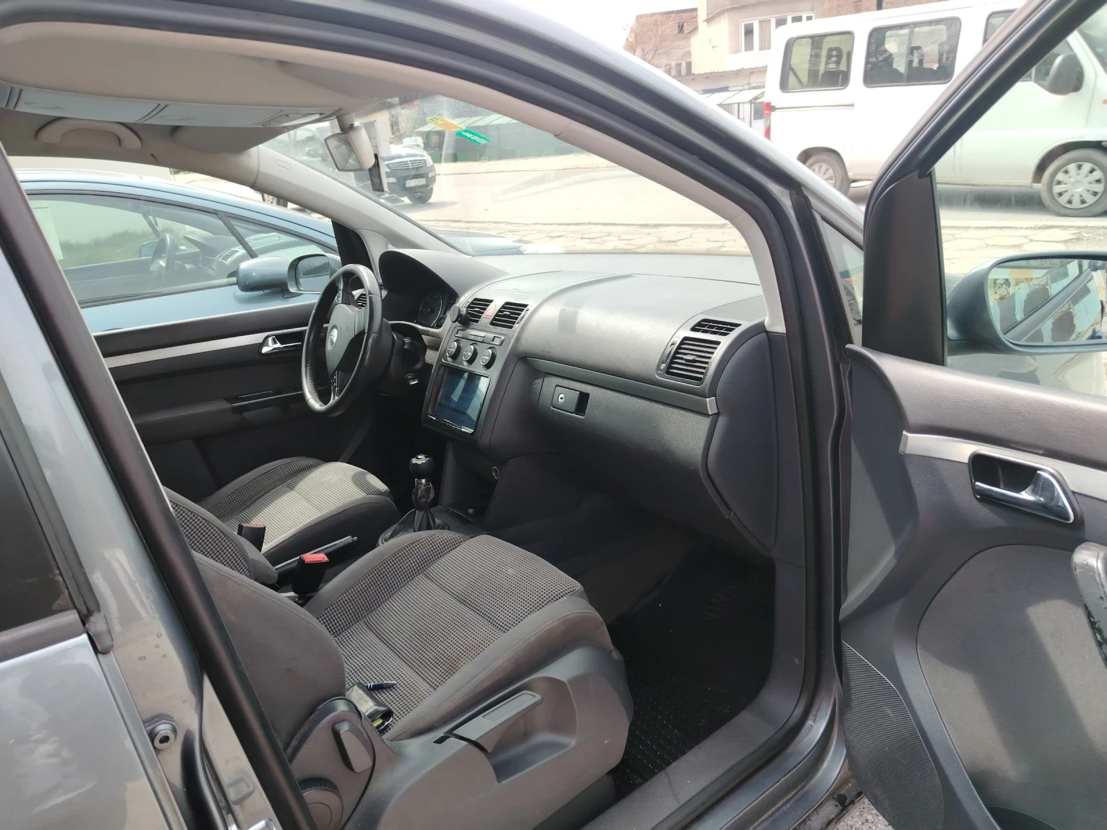 VW Touran 2000., снимка 8 - Автомобили и джипове - 54196243