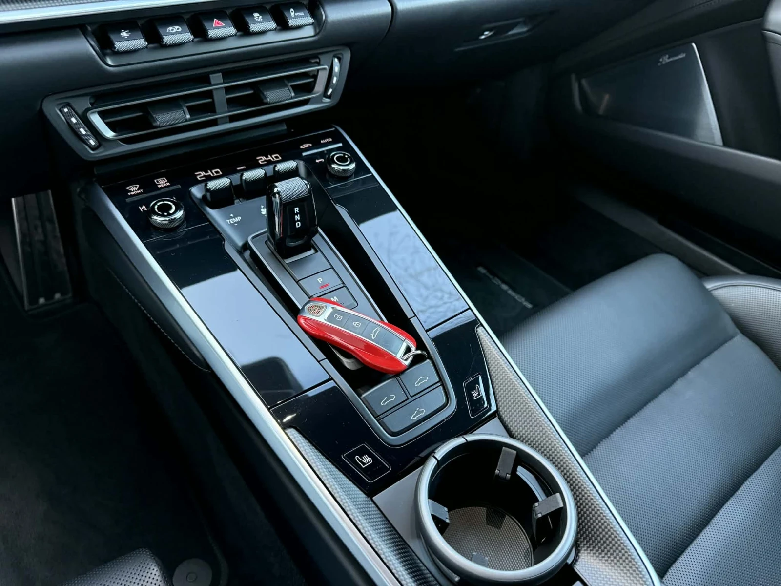 Porsche 911 TURBO S / LIFT / CARBON CERAMIC, снимка 13 - Автомобили и джипове - 54425708