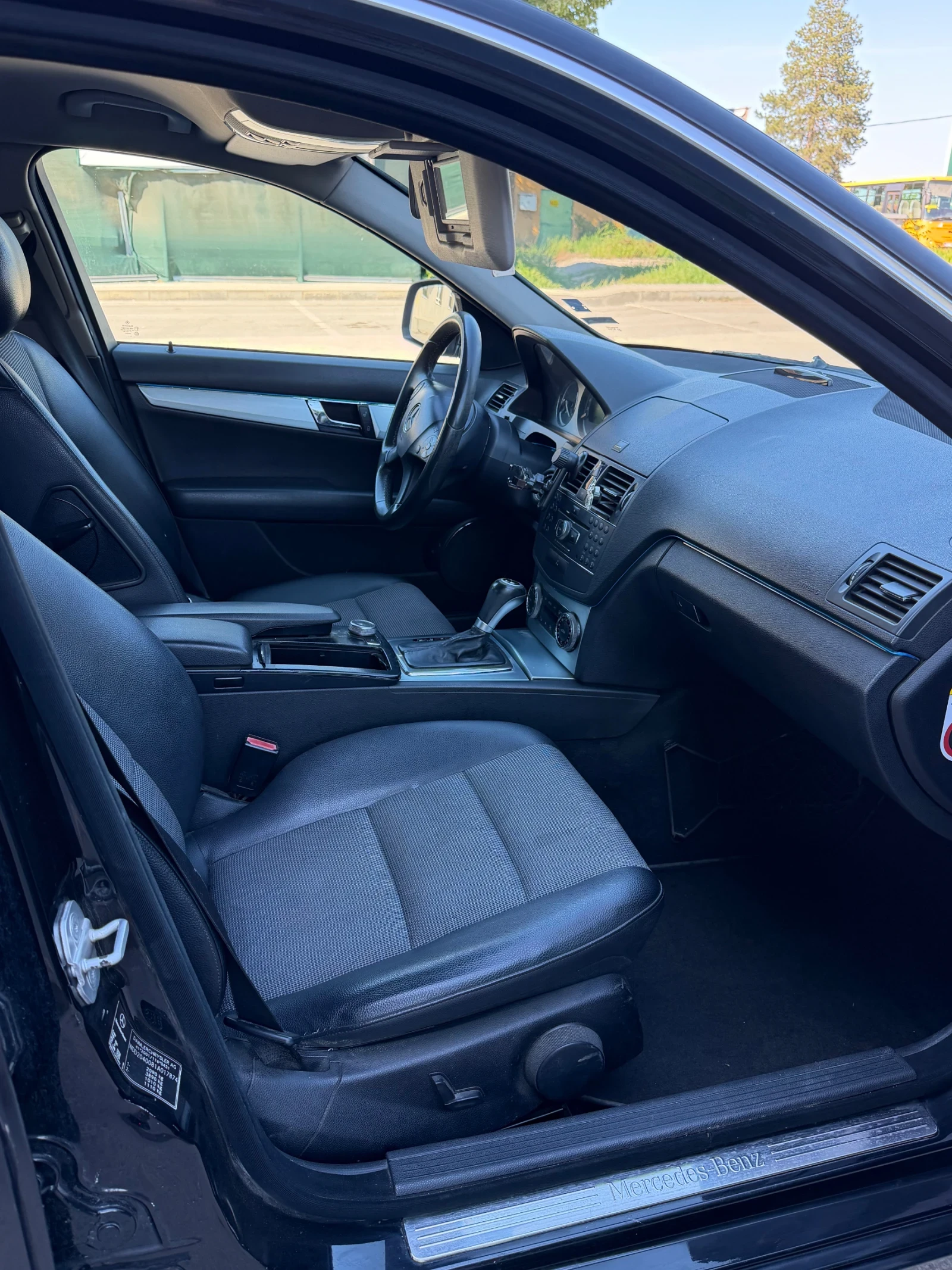 Mercedes-Benz C 220, снимка 12 - Автомобили и джипове - 54565766