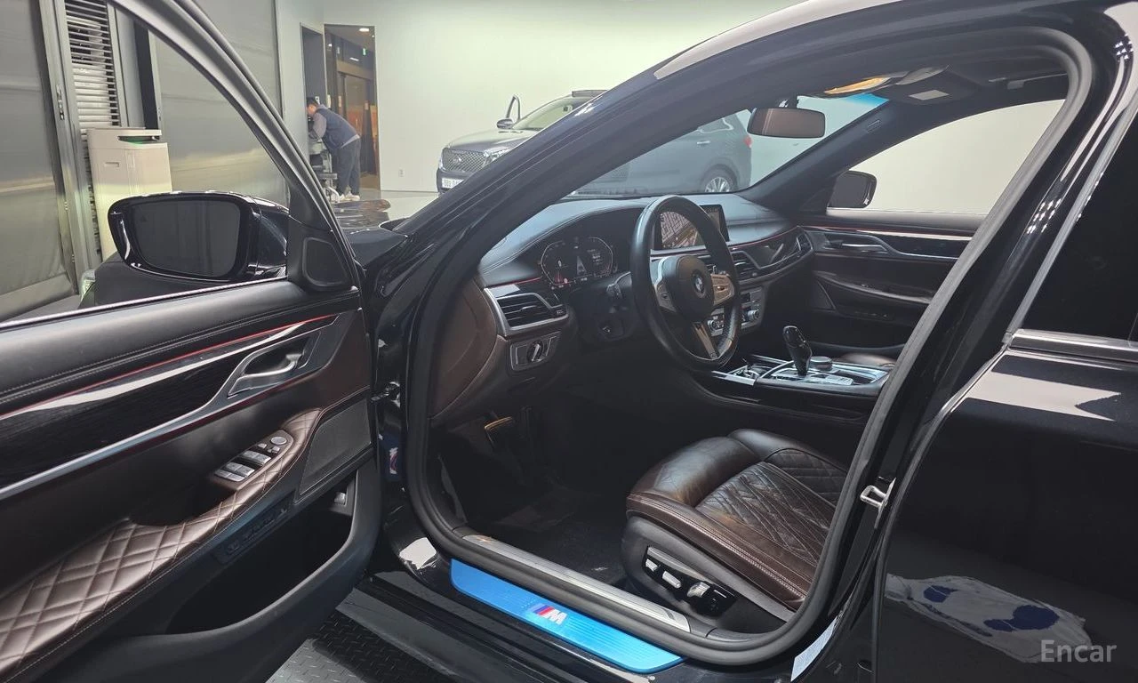 BMW 740 M* SPORT* XDRIVE* LASER* ОБДУХВАНЕ* МАСАЖ* ДИСТРОН, снимка 6 - Автомобили и джипове - 54726162