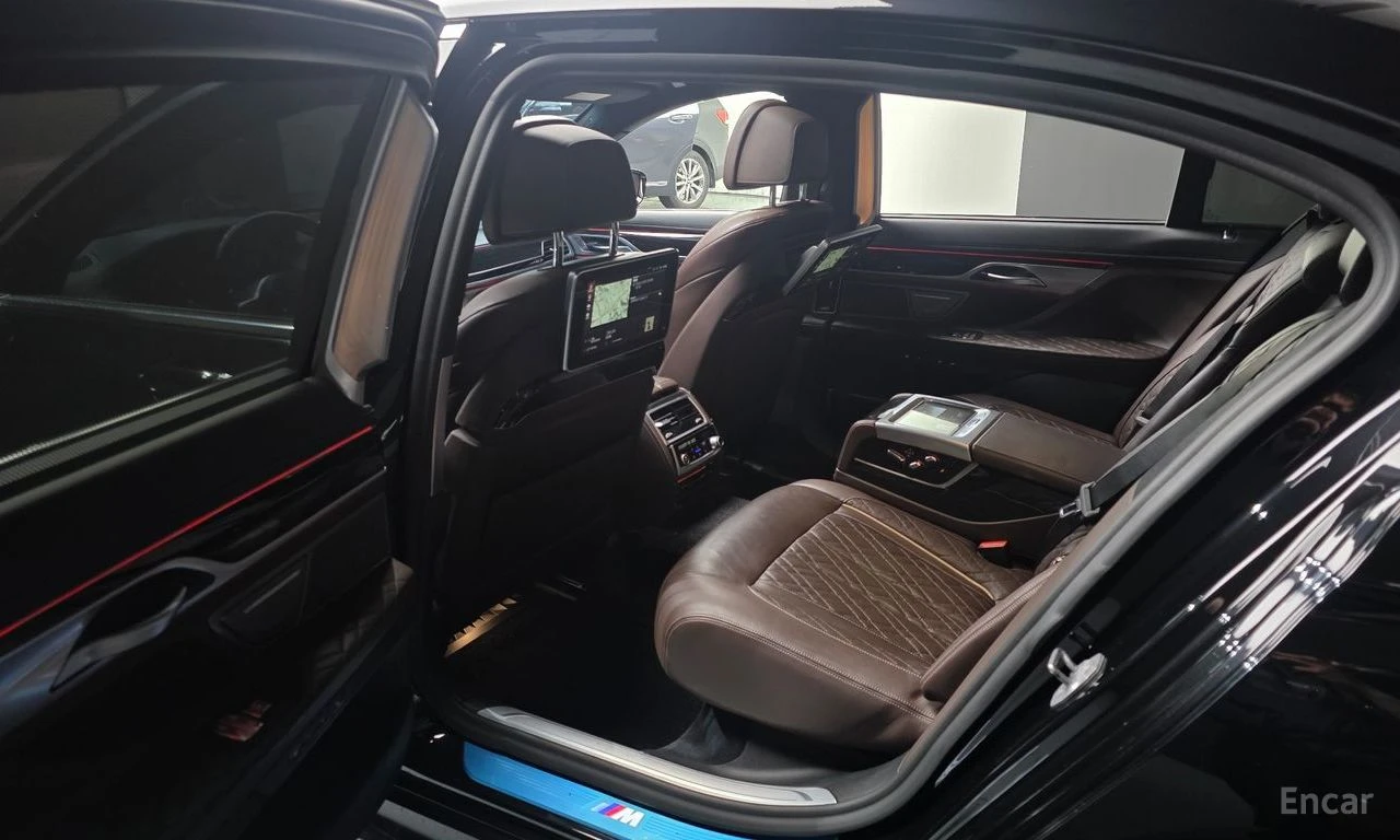 BMW 740 M* SPORT* XDRIVE* LASER* ОБДУХВАНЕ* МАСАЖ* ДИСТРОН, снимка 14 - Автомобили и джипове - 54726162