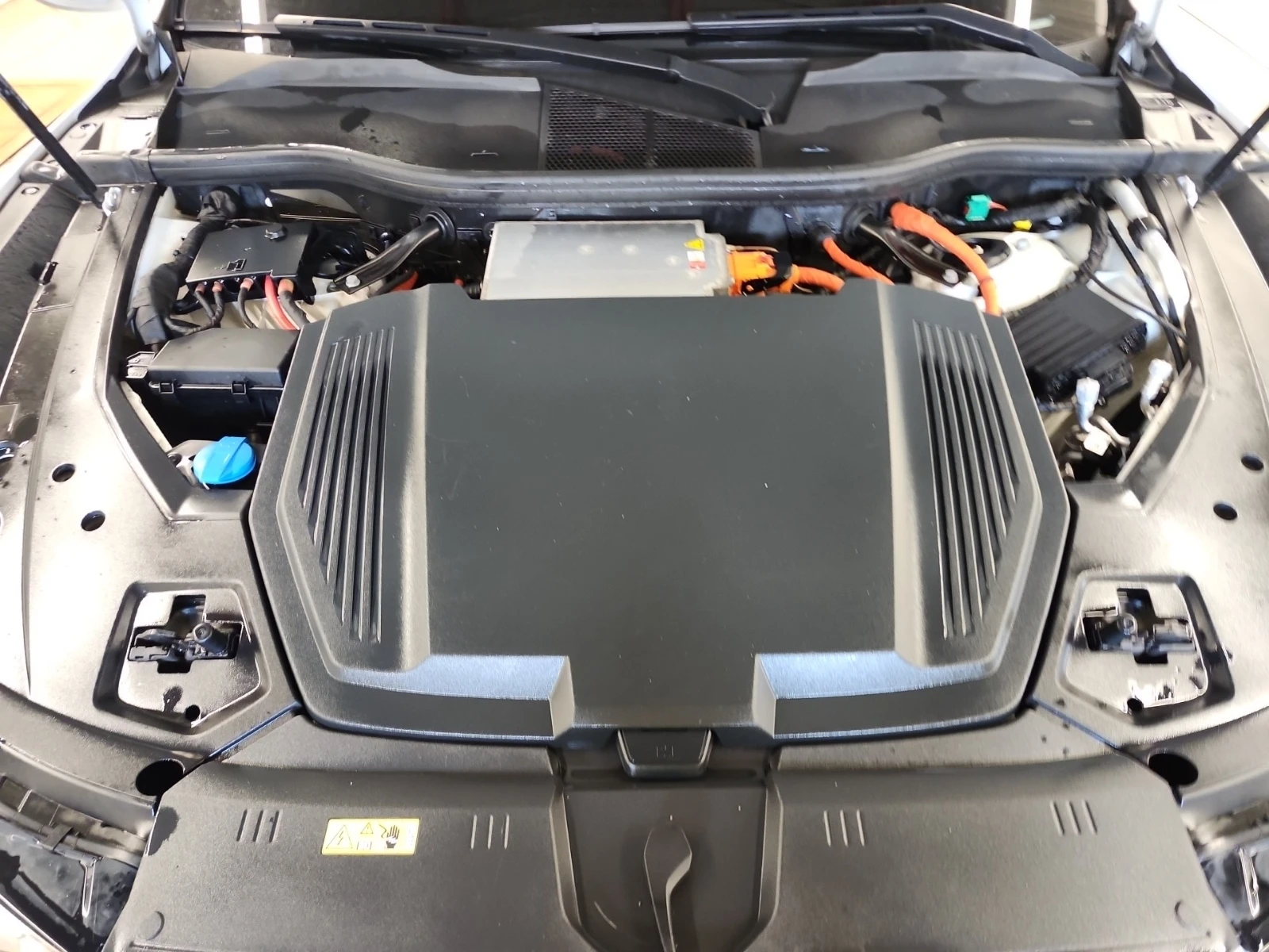 Audi E-Tron TECHNIK, снимка 16 - Автомобили и джипове - 55307592