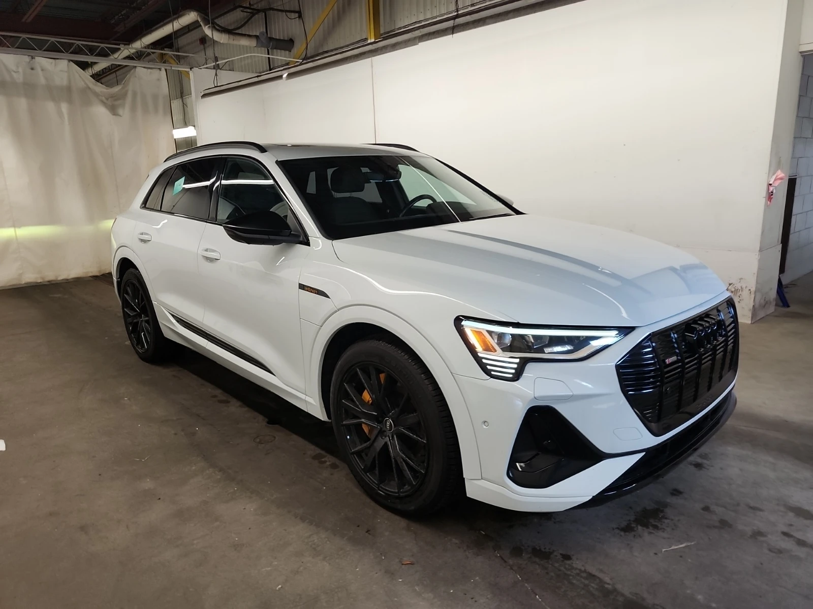 Audi E-Tron TECHNIK, снимка 3 - Автомобили и джипове - 55307592