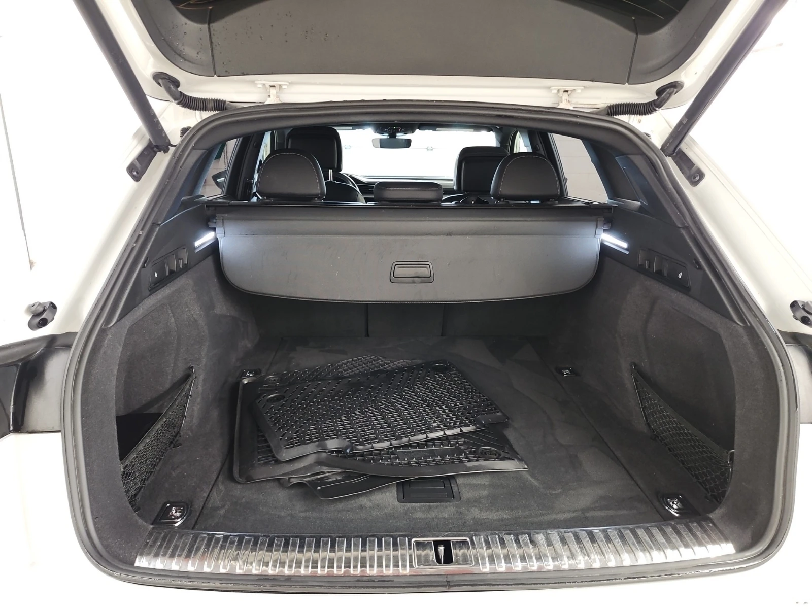 Audi E-Tron TECHNIK, снимка 15 - Автомобили и джипове - 55307592