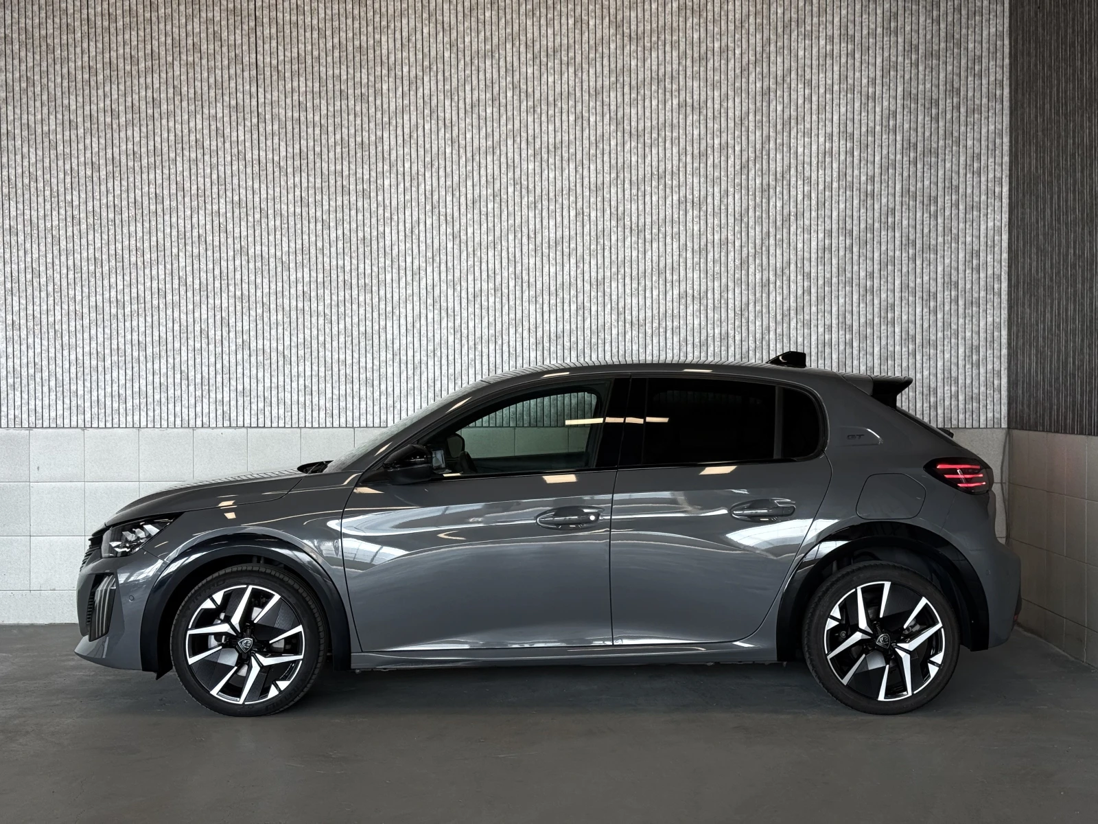 Peugeot 208 GT 1.2 PURETECH MILD HYBRID CAMERA , снимка 3 - Автомобили и джипове - 55360781
