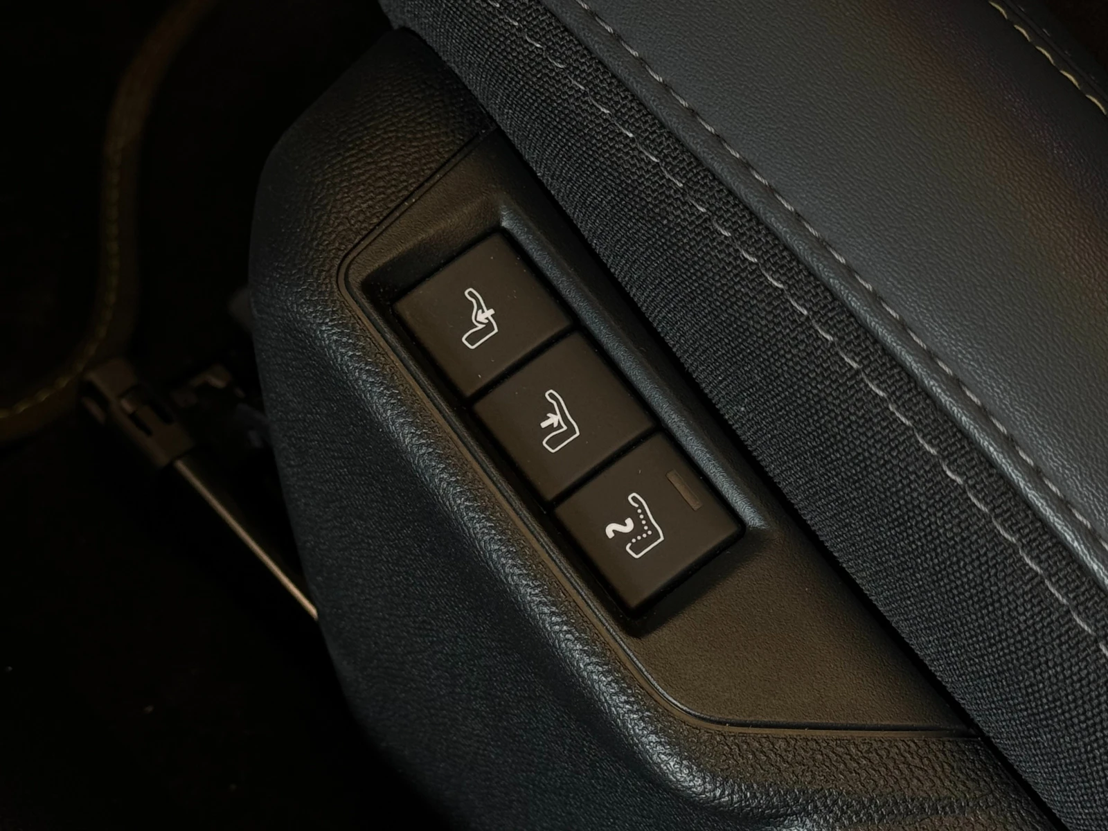Peugeot 208 GT 1.2 PURETECH MILD HYBRID CAMERA , снимка 14 - Автомобили и джипове - 55360781