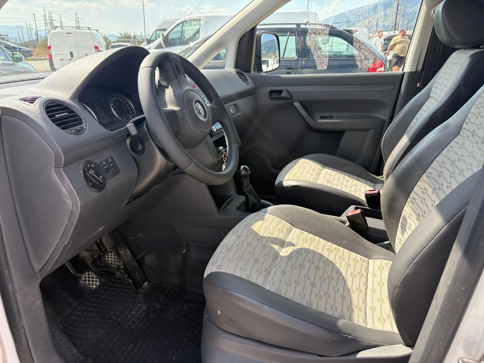 VW Caddy 2.0 бензин-метан, снимка 8 - Автомобили и джипове - 55607537