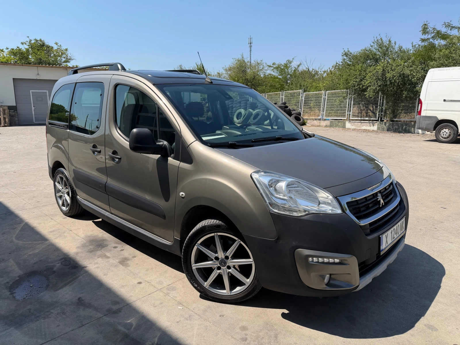 Peugeot Partner 1.6HDI-FULLL* * * , снимка 3 - Автомобили и джипове - 55609817