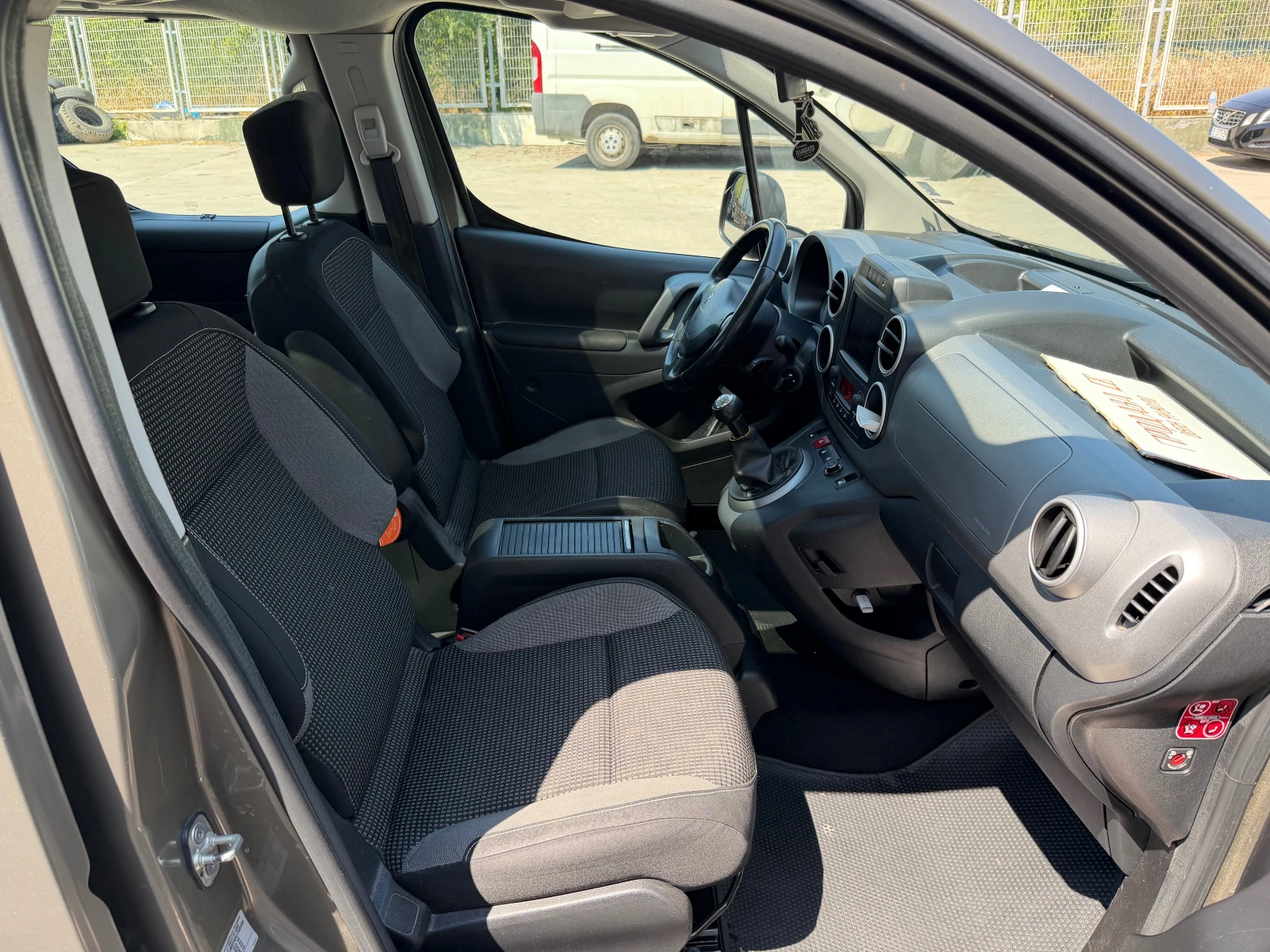 Peugeot Partner 1.6HDI-FULLL* * * , снимка 10 - Автомобили и джипове - 55609817