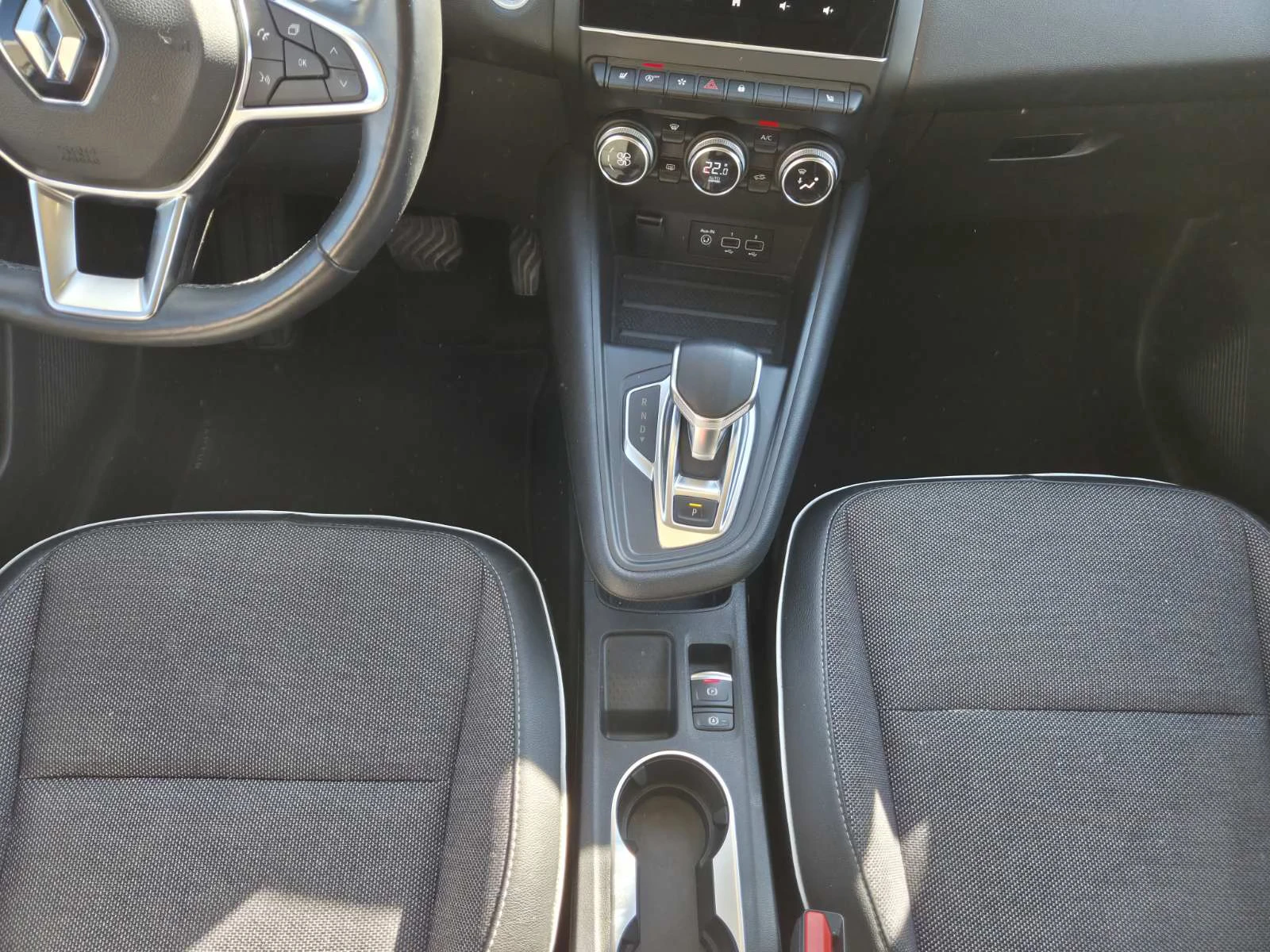 Renault Captur 1.3 Mild Hybrid, снимка 8 - Автомобили и джипове - 56356524