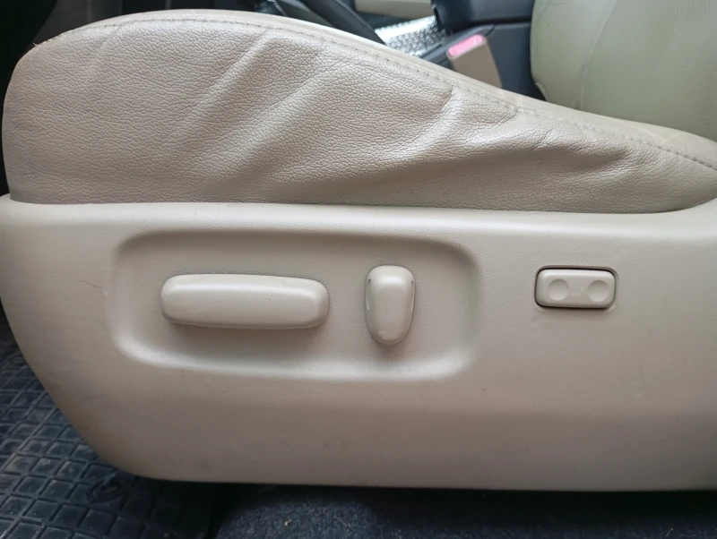 Toyota Rav4, снимка 6 - Автомобили и джипове - 49632915