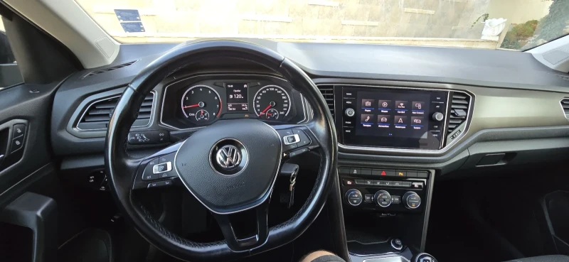 VW T-Roc Ексклузивен автомобил; Пробегът е 100% реален!, снимка 9 - Автомобили и джипове - 52289810