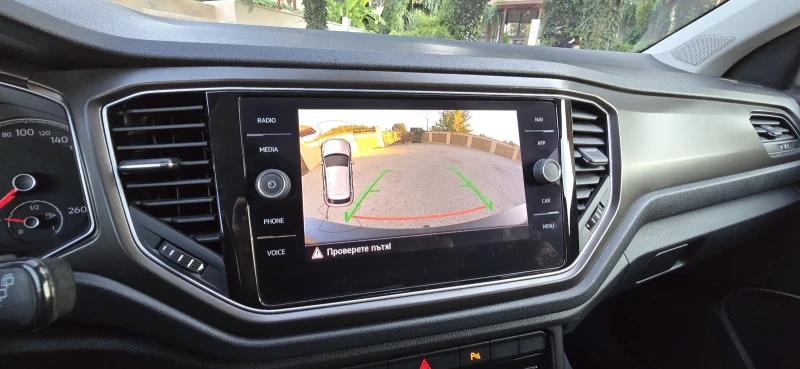 VW T-Roc Ексклузивен автомобил; Пробегът е 100% реален!, снимка 10 - Автомобили и джипове - 52289810