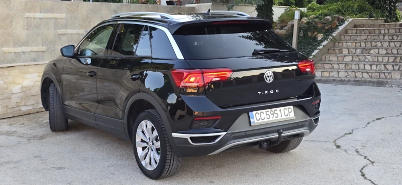 VW T-Roc Ексклузивен автомобил; Пробегът е 100% реален!, снимка 5 - Автомобили и джипове - 52289810